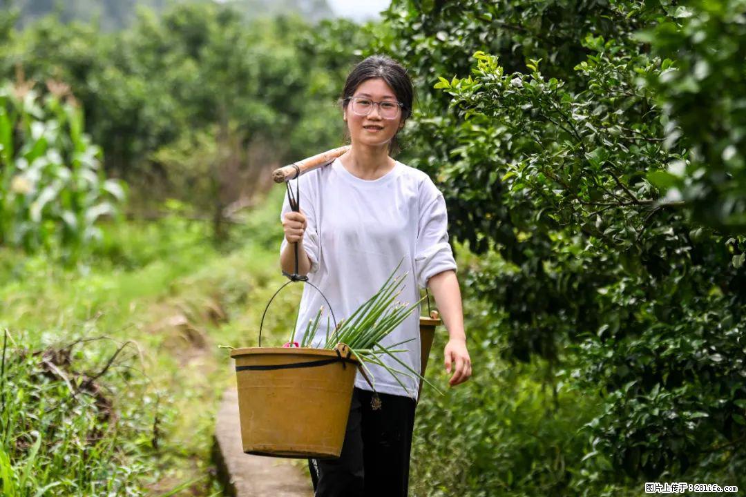 全网追的“扁担女孩”，找了一份暑假工，时薪12元 - 景德镇生活资讯 - 景德镇28生活网 jdz.28life.com